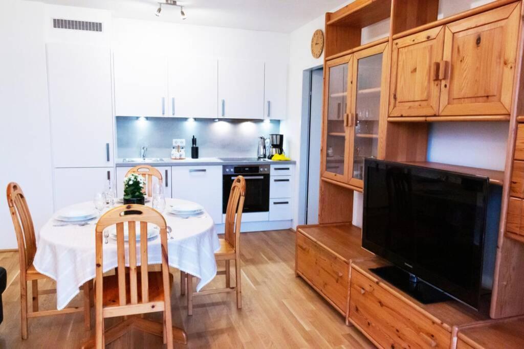 New, Quiet Flat Next To U1, Vic, Shopping Mall,... Wina Bagian luar foto