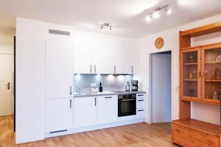 New, Quiet Flat Next To U1, Vic, Shopping Mall,... Wina Bagian luar foto