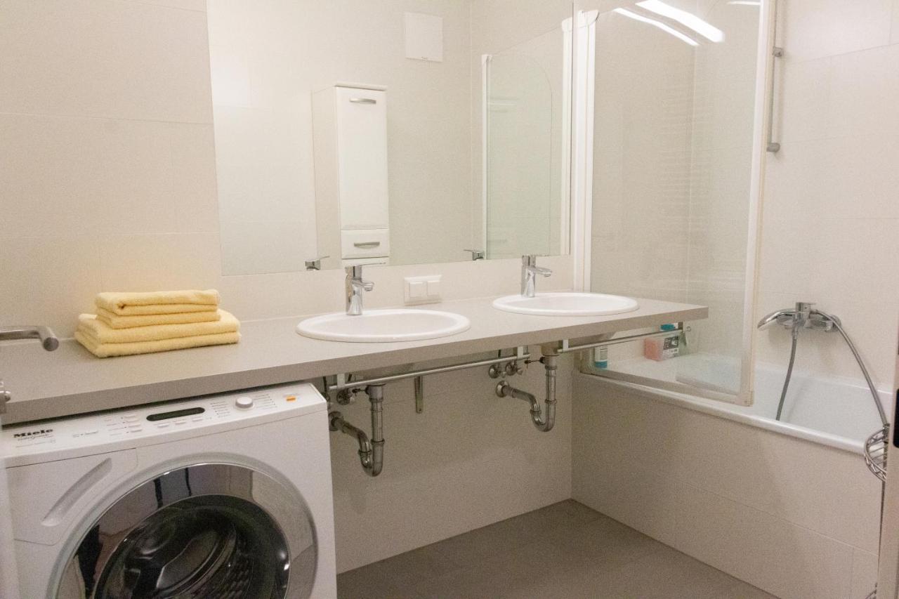 New, Quiet Flat Next To U1, Vic, Shopping Mall,... Wina Bagian luar foto