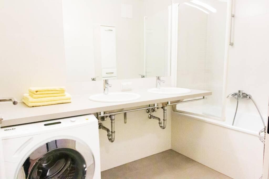 New, Quiet Flat Next To U1, Vic, Shopping Mall,... Wina Bagian luar foto