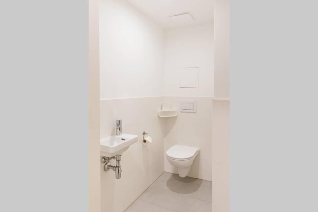 New, Quiet Flat Next To U1, Vic, Shopping Mall,... Wina Bagian luar foto