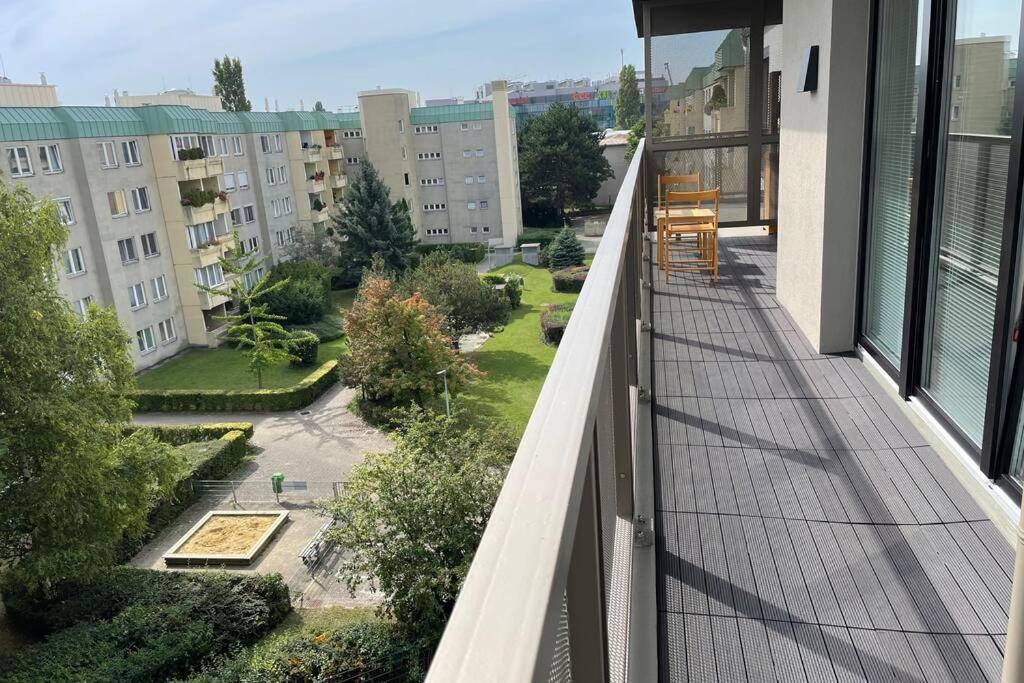 New, Quiet Flat Next To U1, Vic, Shopping Mall,... Wina Bagian luar foto